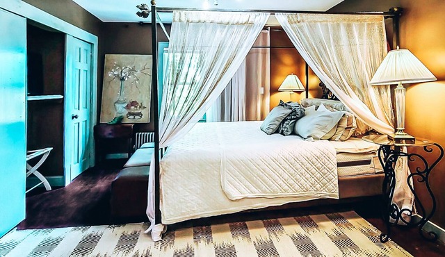 Beautiful romantic Private en suite