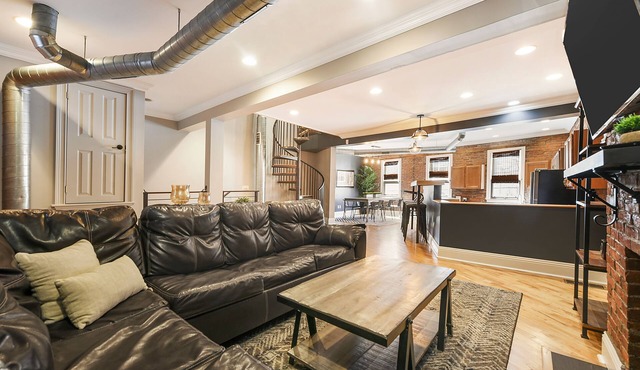 Beautiful Rooftop Tranquility! 2 Car Garage! Sleeps +12!