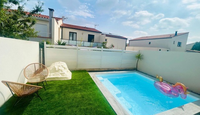 Beautiful room in new villa with swimming pool