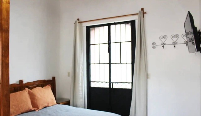 Beautiful room Rubí with balcony TAXCOMAGICO