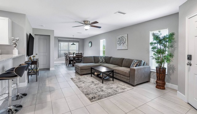 Beautiful Rotonda Townhouse, 10 min from the beach.