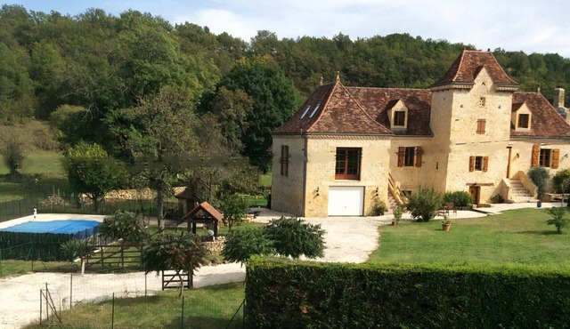 BEAUTIFUL RUAL CHARACTER HOUSE WITH LARGE SWIMMING POOL AND GARDEN