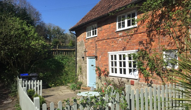 Beautiful rural cottage on Dorset/Wiltshire border