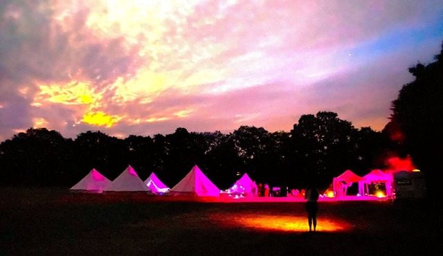 Beautiful Rural location. Glamping. London from 1 hour. Book 1- 6 tents.