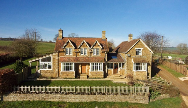 Beautiful rural North Cotswolds farmhouse - A real country escape