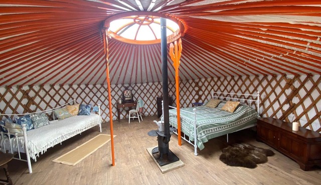 Beautiful Rural Yurt with Wood Fired hot tub