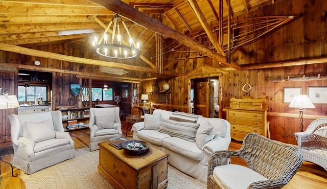 Beautiful, rustic cabin overlooking Lewis Cove with porch, deck & fireplace