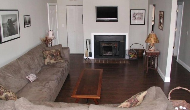 Beautiful Rustic 3BR Condo - Woodson Bend - Sleeps 14