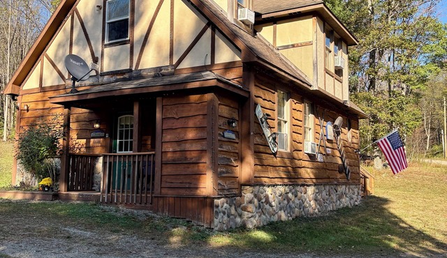 Beautiful Rustic 4 bdr Chalet Made For Big Groups and Life Long Memories!