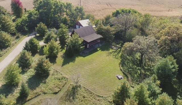 Beautiful rustic and secluded cabin on a dead end lane and close to Galena, IL.