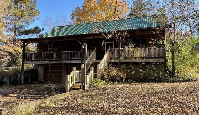 Beautiful Rustic Log Cabin Near Kentucky Lake