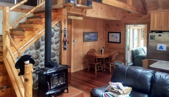 Beautiful Rustic Log Home, 10 minutes from Sugarloaf Mountain Ski Resort
