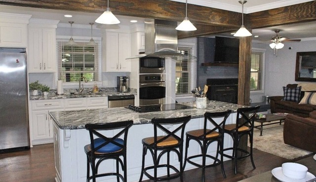 Beautiful Rustic Murfreesboro Home just minutes from I24, MTSU and more