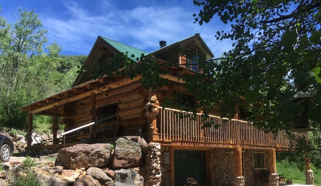 BEAUTIFUL RUSTIC MOUNTAIN CABIN-FAMILY OUTDOORS-ARTIST-PARADISE-4 bed 2 bath