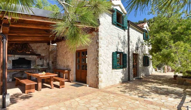 Beautiful rustic stone villa on the island of Hvar