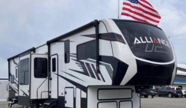 Beautiful RV 2-bedroom w Loft Bed-sleeps 6 comfortably