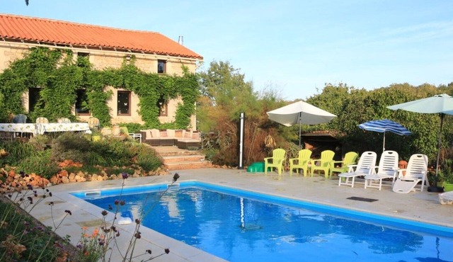 Beautiful S Facing Farmhouse. Overlooks secluded/private pool + cover HEATING.