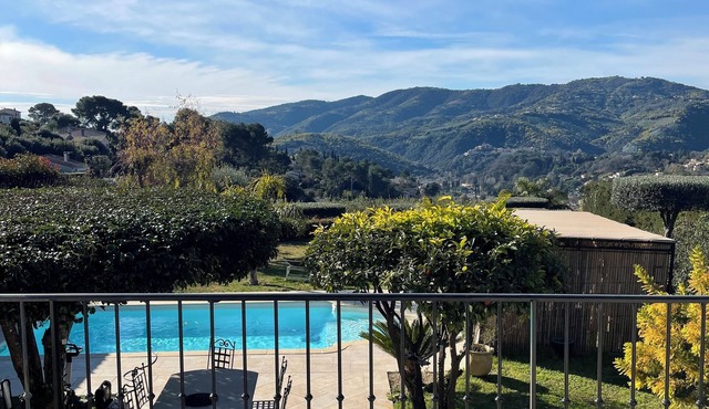 Beautiful south-facing villa in a quiet location