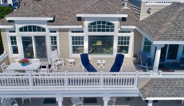 Beautiful, Spacious Ocean Front with Hot Tub and Elevator, Ocean and Bay views!