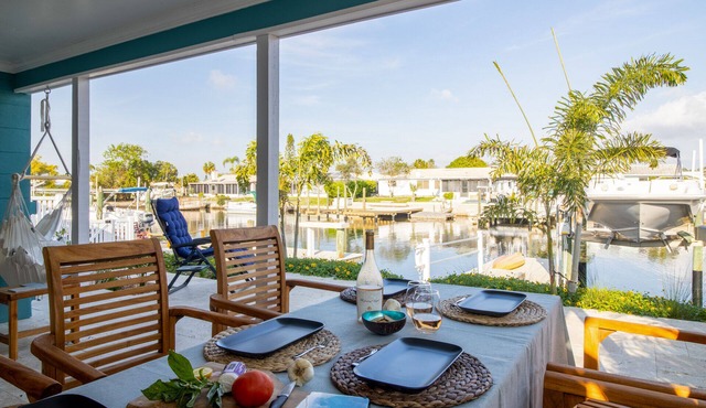 Beautiful Saltwater Canal Home at the Gulf