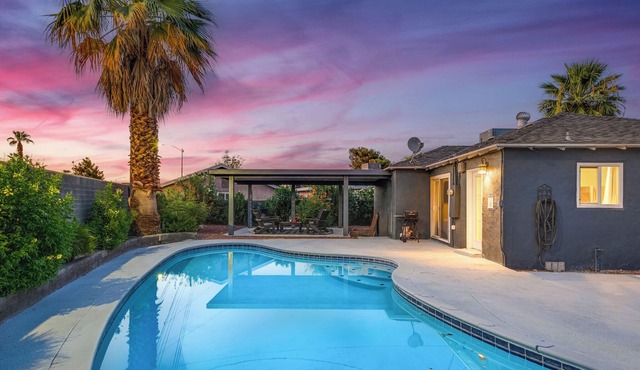 Beautiful sanctuary, minutes from the Strip!