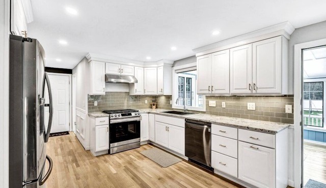 Beautiful Sandwich Home w/Heated Pool RPAM084
