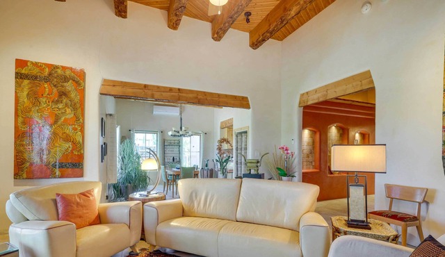 Beautiful Santa Fe Home in Peaceful Location