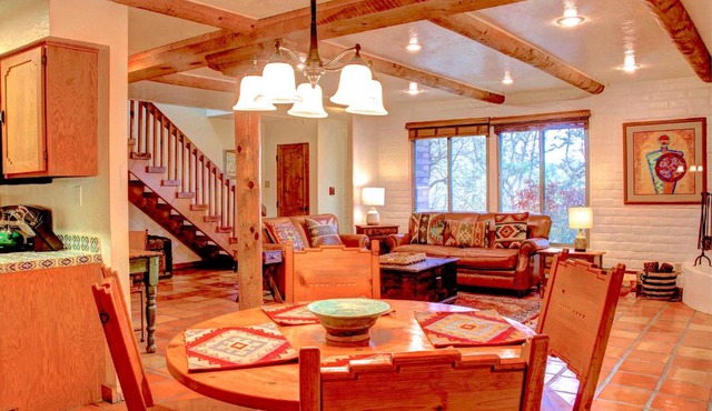 Beautiful Santa Fe residence blocks from the plaza and close to ski basin