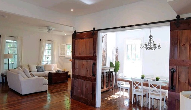 Beautiful Saratoga Springs farmhouse on 2 acres near Broadway and Spac