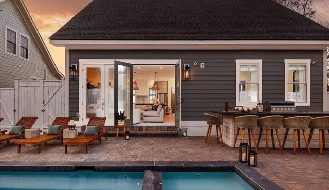 Beautiful Savannah Retreat | Seasonal Heated Pool