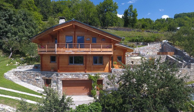 Beautiful Savoy chalet, on a sunny slope and facing Les Arcs and La Plagne