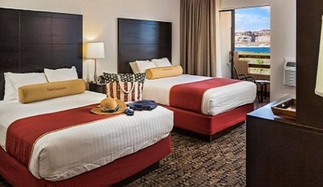 Beautiful Scenery on Lake Powell! Pool, Parking, Fitness Center, Restaurant