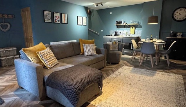 Beautiful Scottish mews with hot tub