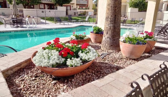 BEAUTIFUL SCOTTSDALE 2BD CONDO PRIVATE, AND QUIET, SPARKLING POOL & SPA, WIFI.