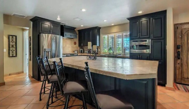 Beautiful Scottsdale home in Old Town with a new heated pool/sleeps 6 w/4beds
