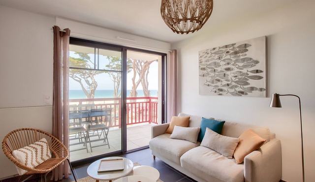 Beautiful seafront flat for 2