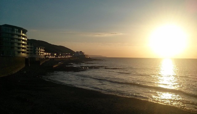 Beautiful Sea Front North Devon Apartment with 3 large bedrooms. Sleeps 6.