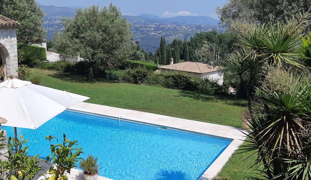 Beautiful sea view house with large private pool in St Jeannet