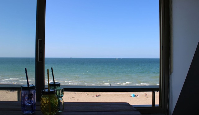 Beautiful sea view! Apartment foot in the water!