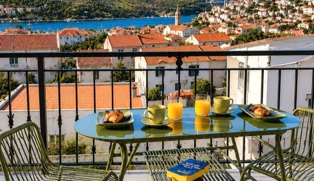 Beautiful Sea View Home with Covered Private Parking