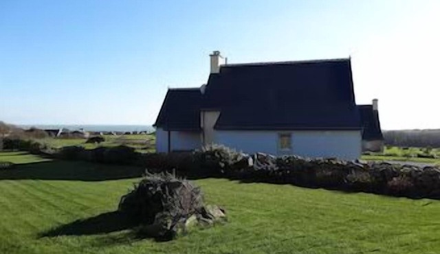 BEAUTIFUL SEA VIEW HOUSE. CLOSE TO THE BEACH and coastal paths