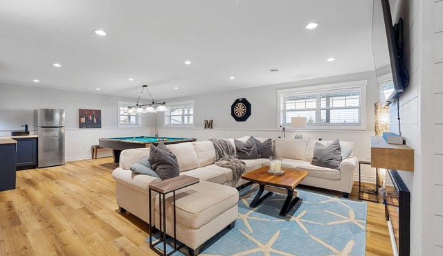 Beautiful seaside retreat close to Cavendish includes hot tub and pool table.