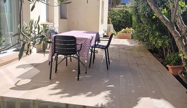 Beautiful seaside apartment in quiet neighborhood