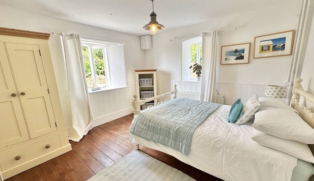 Beautiful seaside cottage just 2 minutes from Monks Bay and the coastal trails