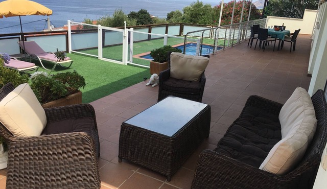 Beautiful seaside villa with heated private pool, 5-min walk from cove
