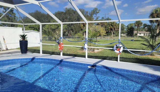 Beautiful Seasonal Home w/pool