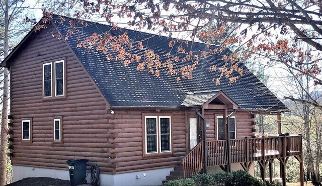 Beautiful, Secluded 3 Story, Log Cabin w/hot tub, fire pit, game room & hiking trails