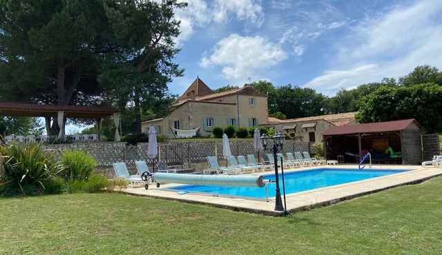 Beautiful Secluded All Ensuite Property with Private Heated Pool – Sleeps 15