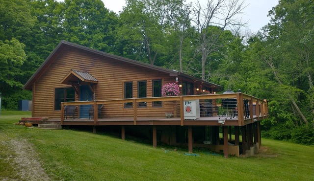 Beautiful Secluded Cabin with hot tub on 50 acres