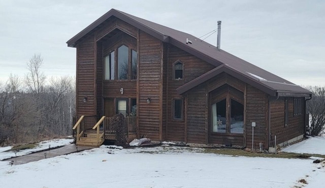 Beautiful secluded cabin with amazing country views